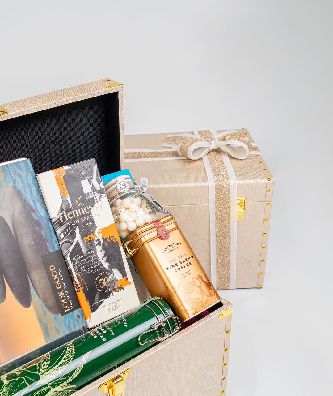 Gilded Elegance - Image 4